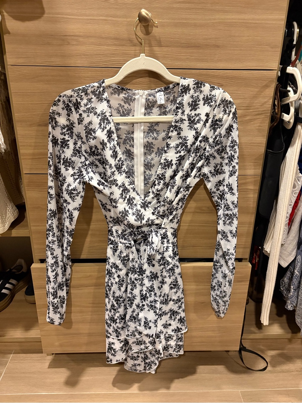 Floral Wrap Long-Sleeve romper - White & Black